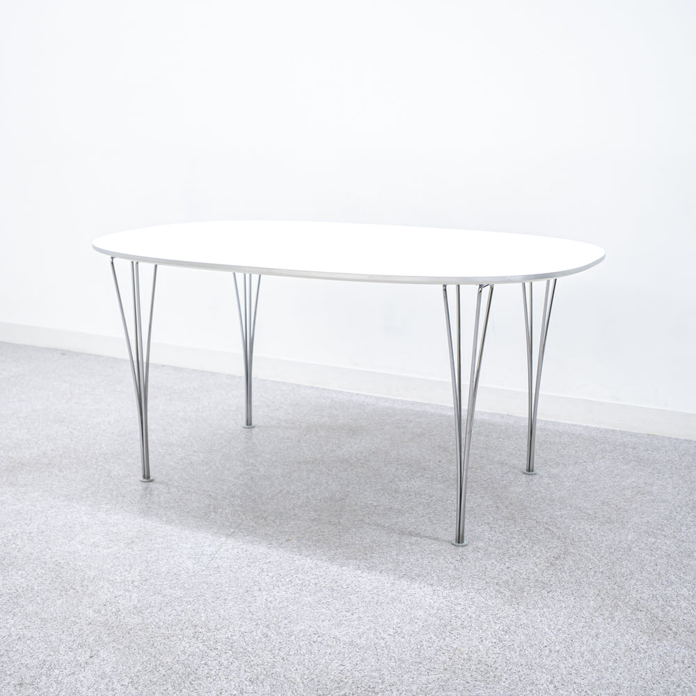 FRITZ HANSEN / Superellipse