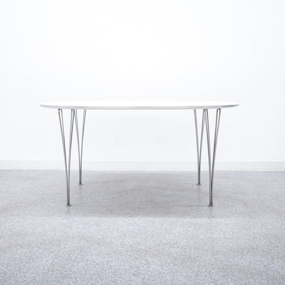 FRITZ HANSEN / Superellipse