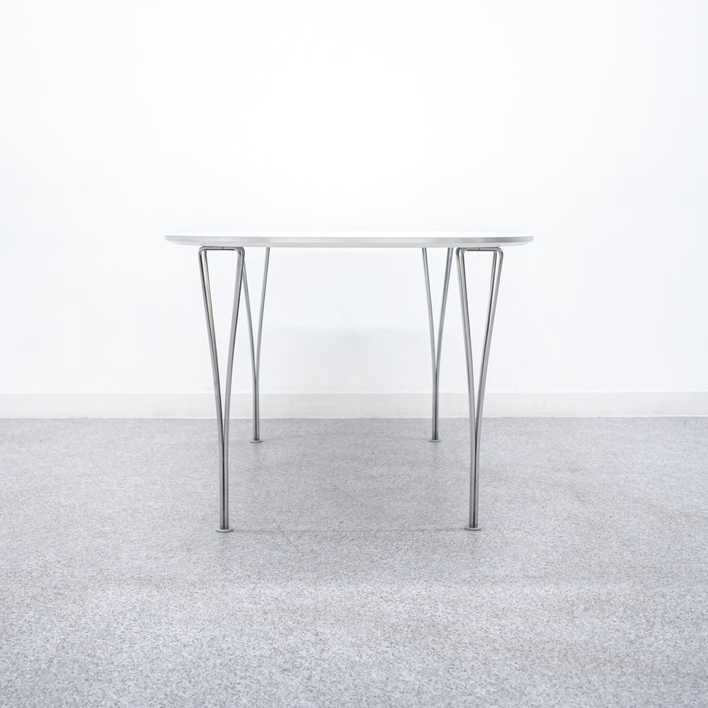 FRITZ HANSEN / Superellipse