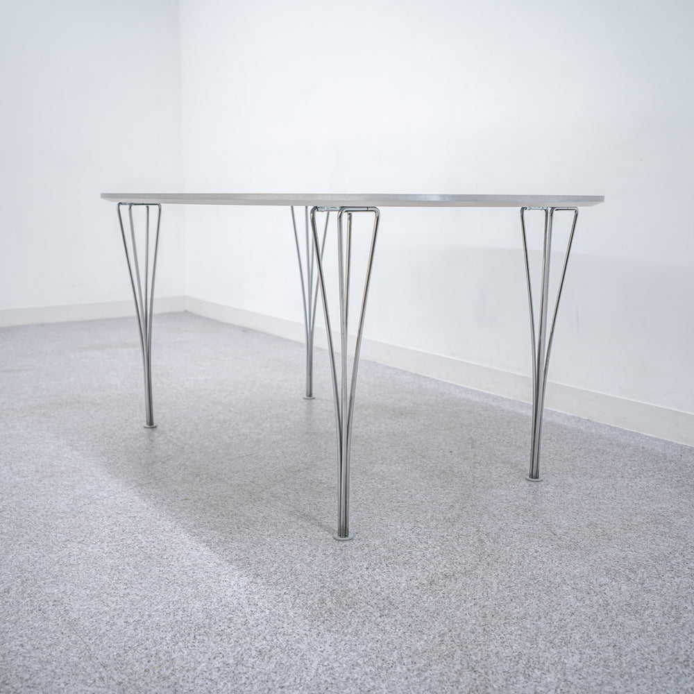 FRITZ HANSEN / Superellipse