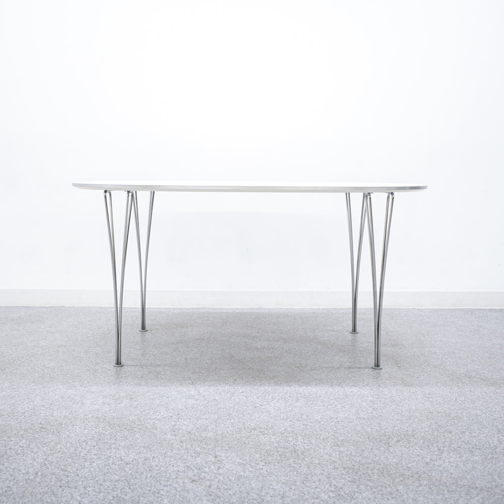 FRITZ HANSEN / Superellipse