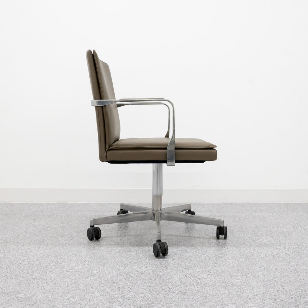 Walter Knoll / GEORGE