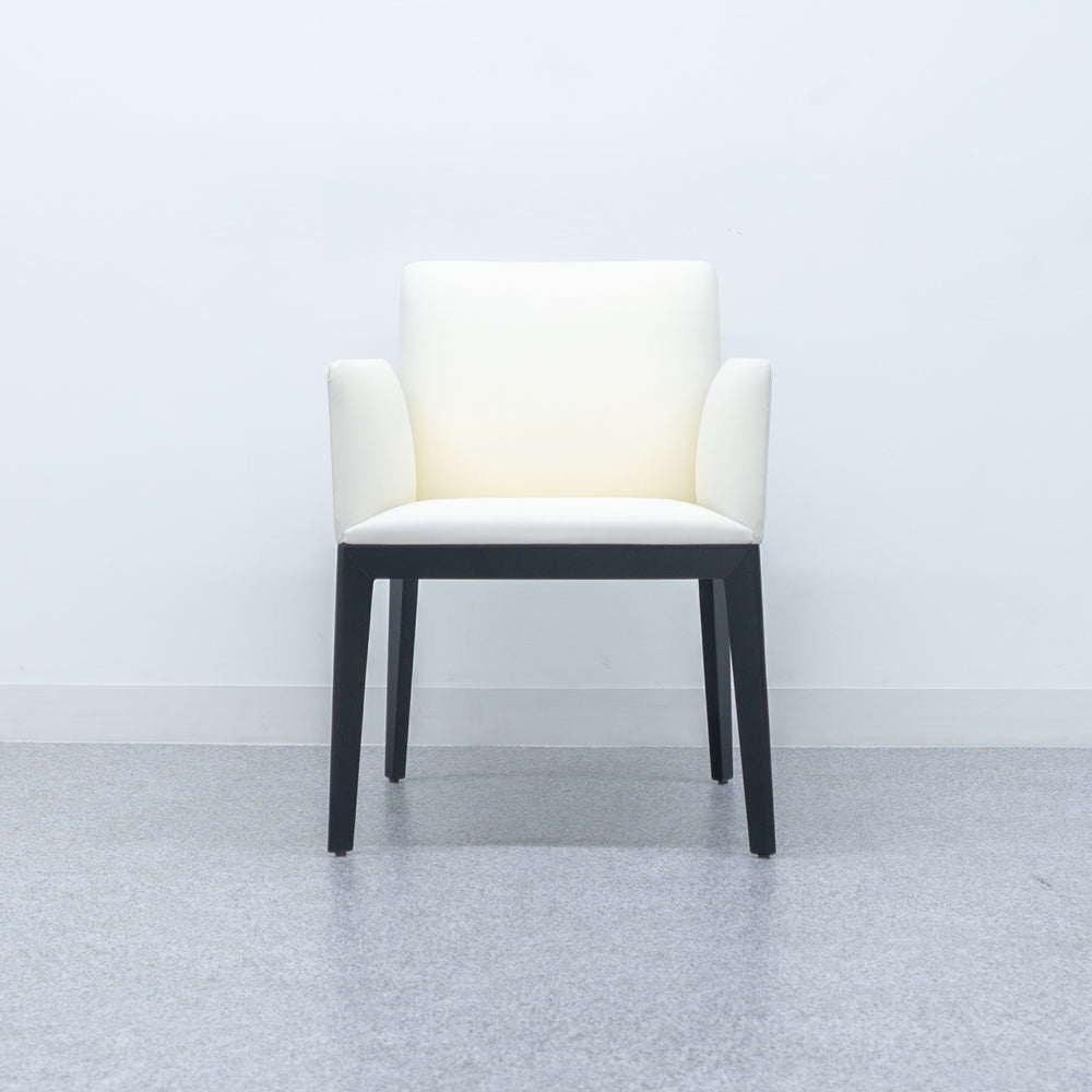 【展示品】Andreu World / Next Armchair / アンドリューワールド
