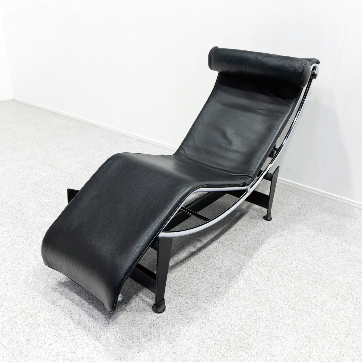 Cassina / LC4 CHAISE LONGUE – Back to the Furniture