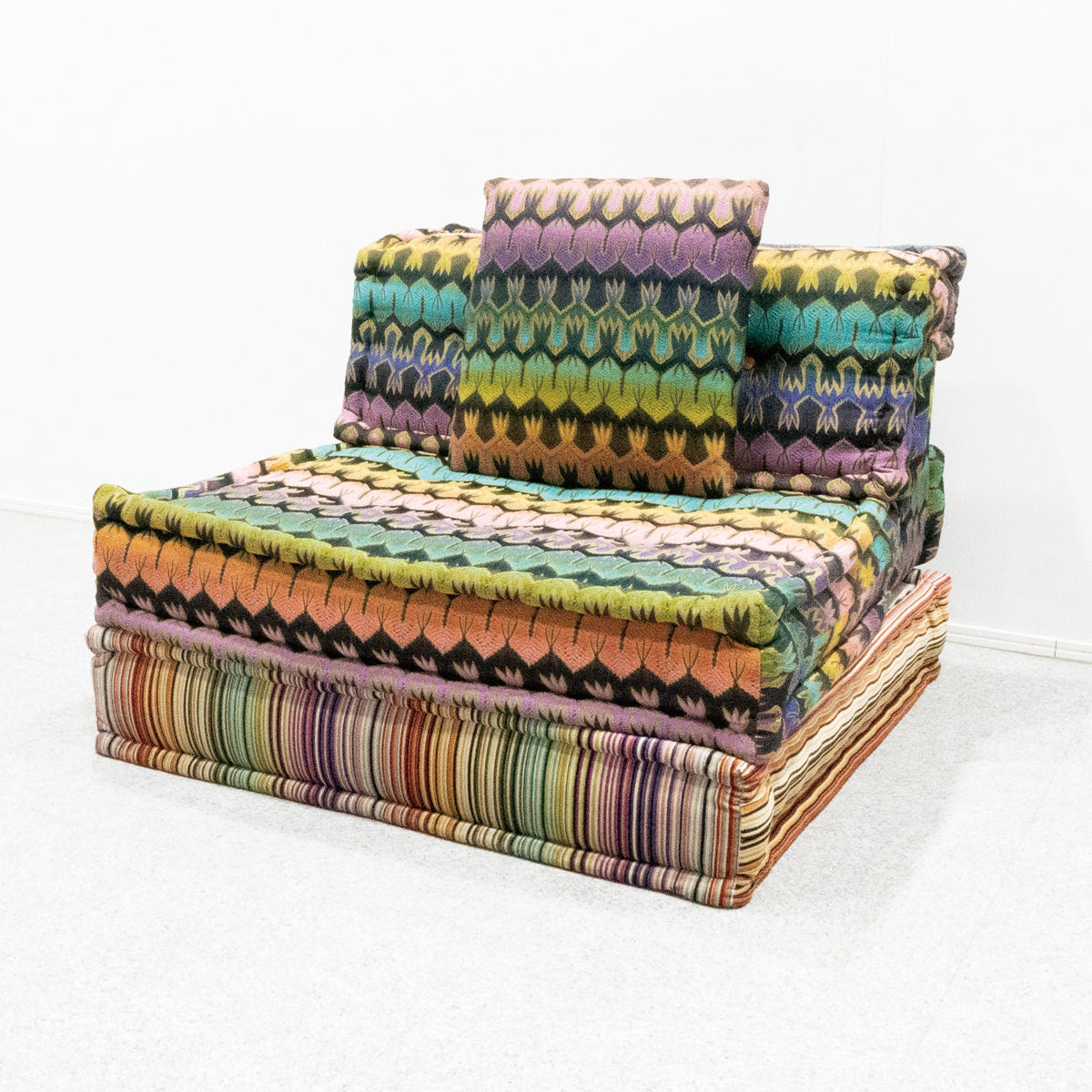 Roche Bobois / MAH JONG – Back to the Furniture