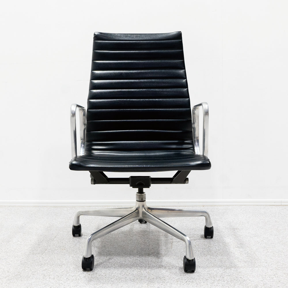 Herman Miller / Eames Aluminum Group Executive Chair