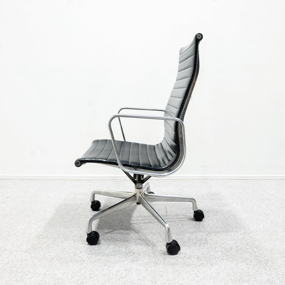 Herman Miller / Eames Aluminum Group Executive Chair
