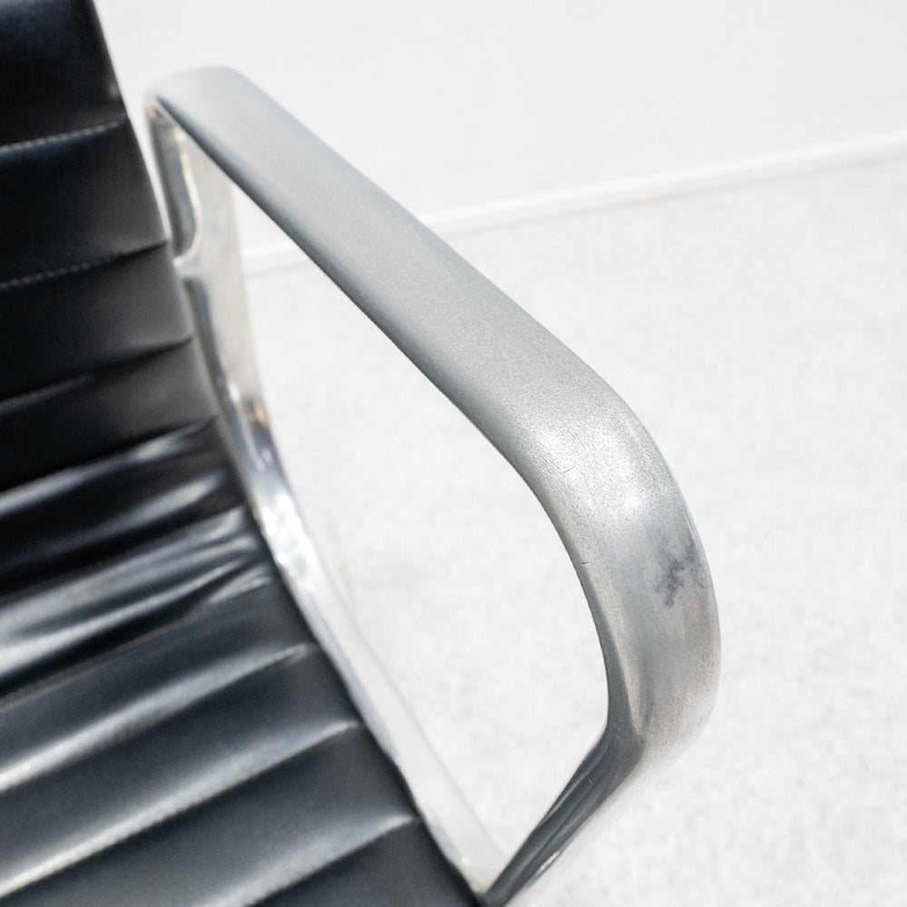 Herman Miller / Eames Aluminum Group Executive Chair
