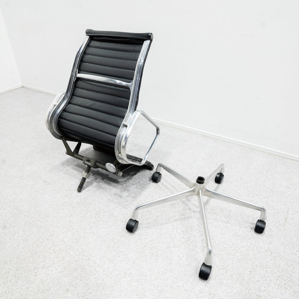 Herman Miller / Eames Aluminum Group Executive Chair