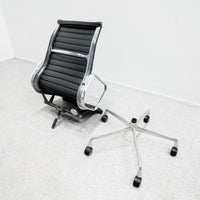 Herman Miller / Eames Aluminum Group Executive Chair