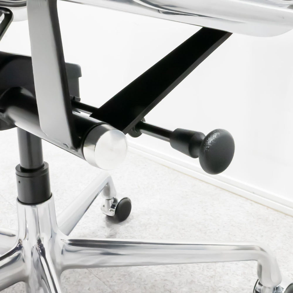Herman Miller / Eames Aluminum Group Chair
