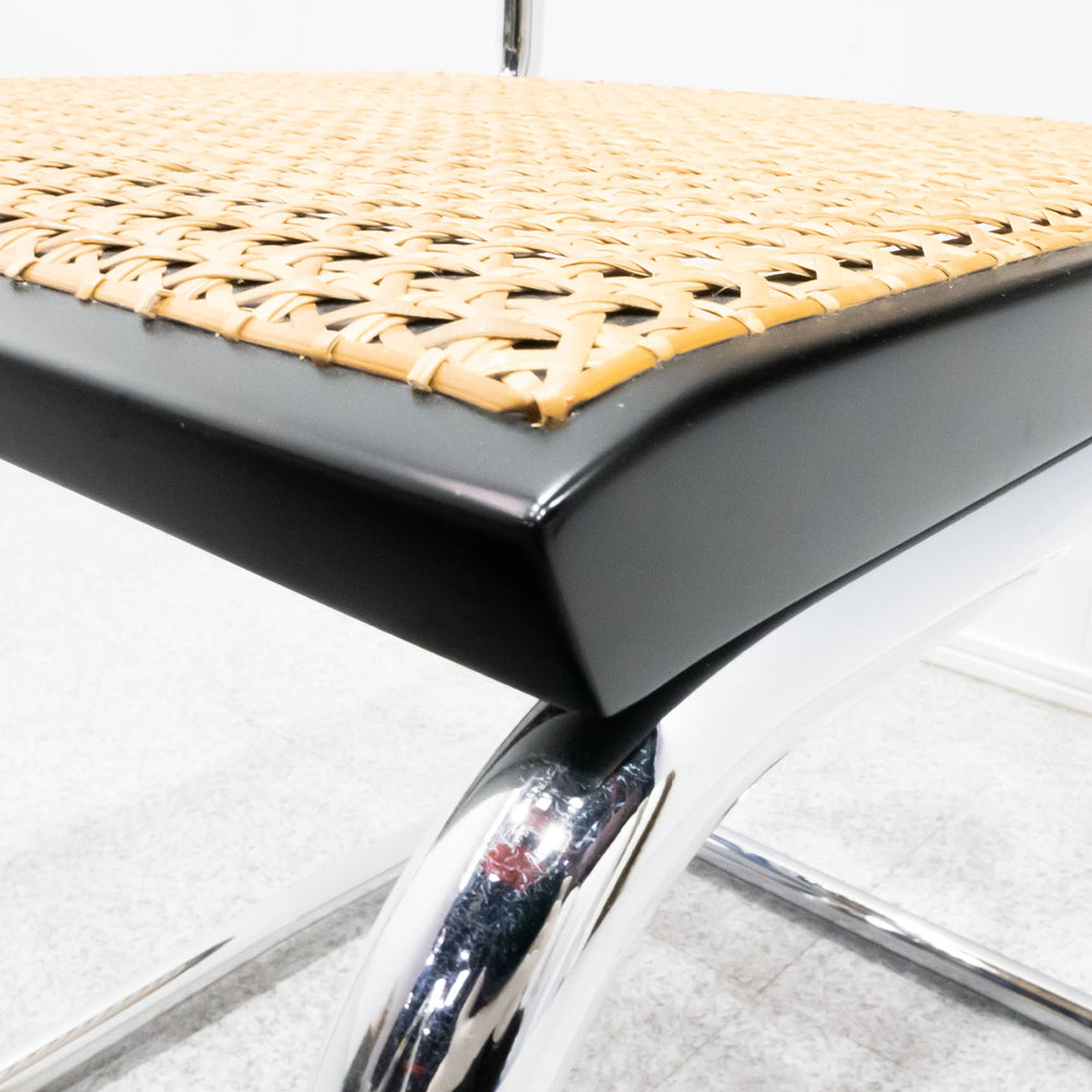Knoll / Cesca Chair Armless Black beach