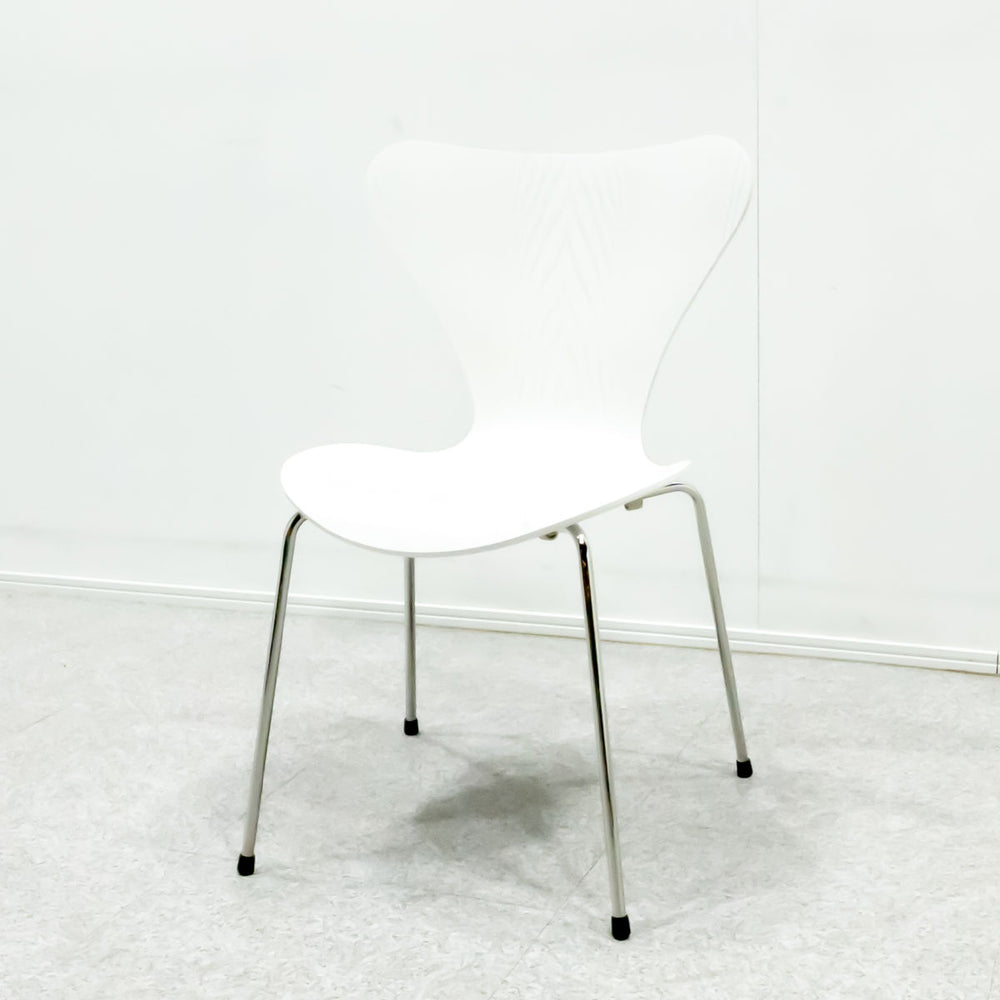 FRITZ HANSEN / SERIES 7 CHAIR