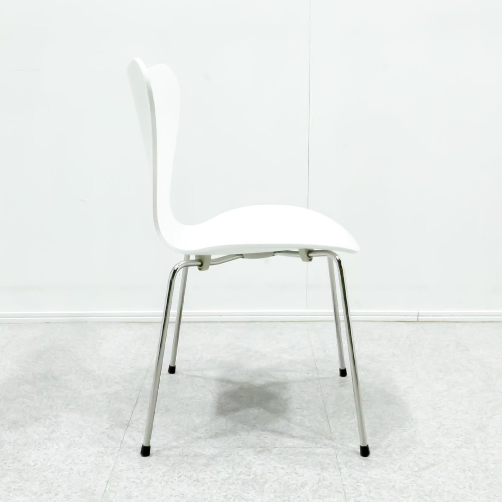 FRITZ HANSEN / SERIES 7 CHAIR